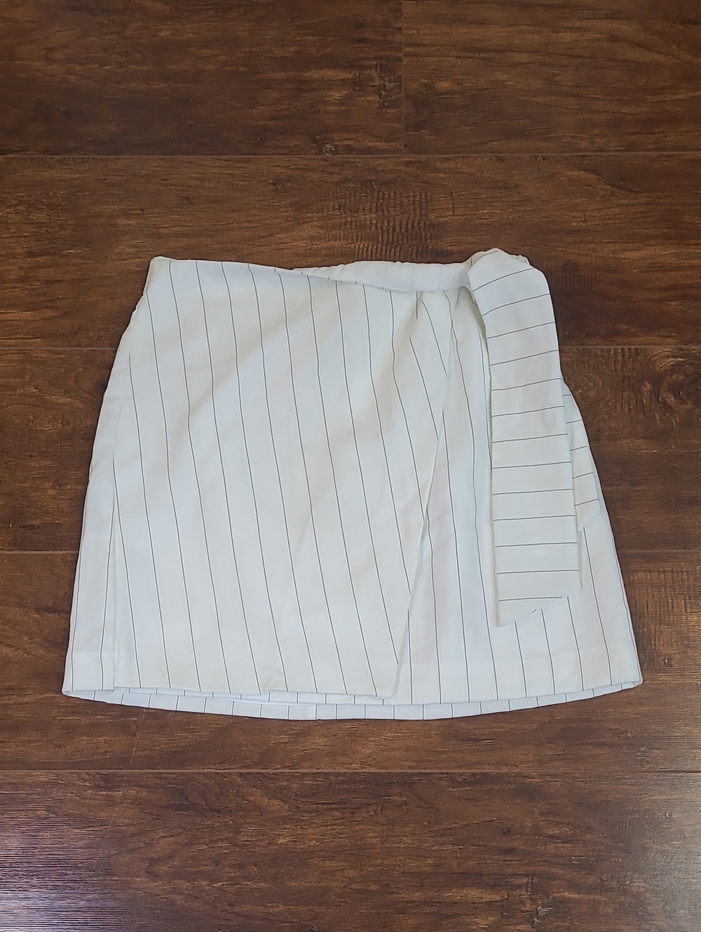 Maison D Amelie White Pinstripe Wrap Skirt with Side Tie Size S